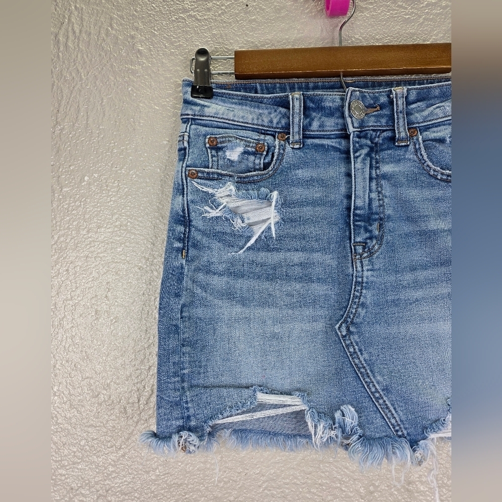 American Eagle Super Stretch  High-Waist Distress Denim Mini Skirt Raw Hem Sz 2 - Picture 3 of 13